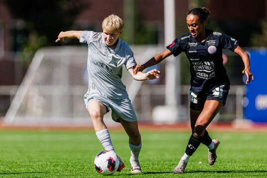 Djurgårdens Olivia Ulenius och IK Uppsalas Arsema Weldai