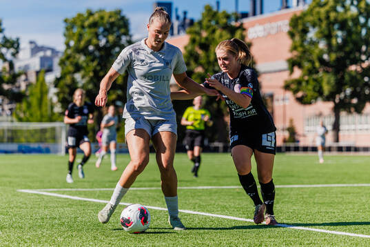 Djurgårdens Freyja Stefansdottir och IK Uppsalas Ebba