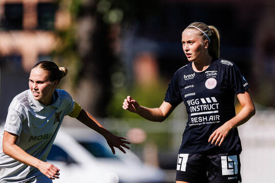 Djurgårdens Nanne Ruuskanen och IK Uppsalas Thea Eriksson