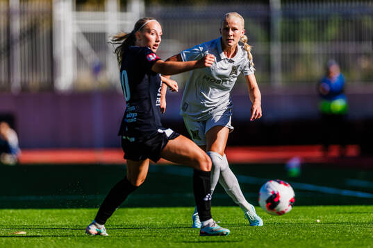 Djurgårdens Rebecca Jakobsson och IK Uppsalas Saga Fredgren