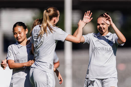 Djurgårdens Fabienne Bartholdson och Selma Larsen Svendsen
