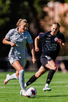Djurgårdens Elsa Pelgander och IK Uppsalas Tora Lindskog