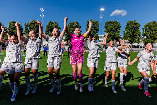 Djurgårdens Urara Watanabe, Maria Olafsdottir Gros, Elin