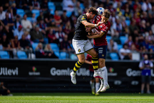 AIKs Hervé Matthys och Örgrytes Noah Christoffersson