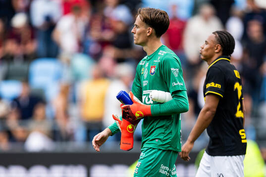 Örgrytes målvakt Hampus Gustafsson deppar