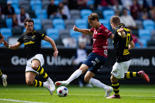 Örgrytes Noah Christoffersson mot AIKs Hervé Matthys och