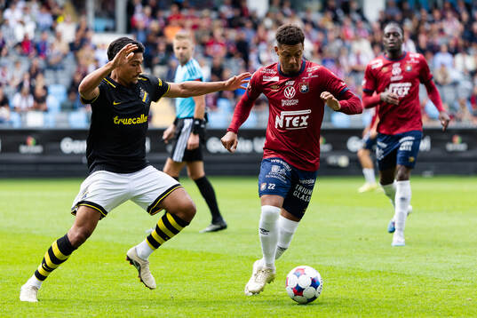 AIKs Lukas Bergquist och Örgrytes Tobias Sana