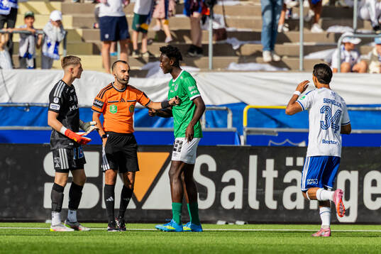 Brages Ozor Victor Okeke får gult kort
