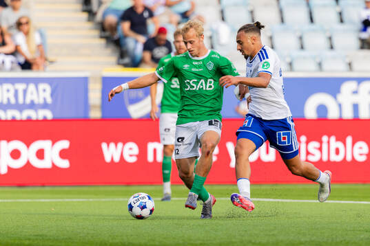 Brages Alex Mortensen och IFK Norrköpings Moutaz Neffati