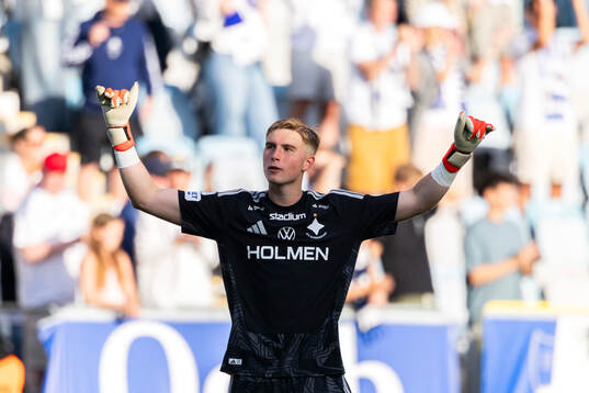 IFK Norrköpings målvakt Theo Krantz jublar
