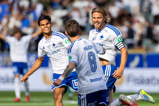 IFK Norrköpings Christoffer Nyman jublar med lagkamrater