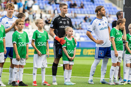 IFK Norrköpings målvakt Theo Krantz med sin lillasyster