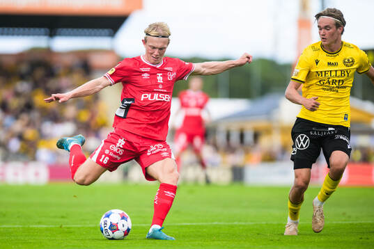 Elfsborgs Alexander Jensen och Mjällbys Olle Lindberg