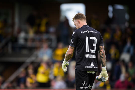Mjällbys målvakt Robin Wallinder deppar