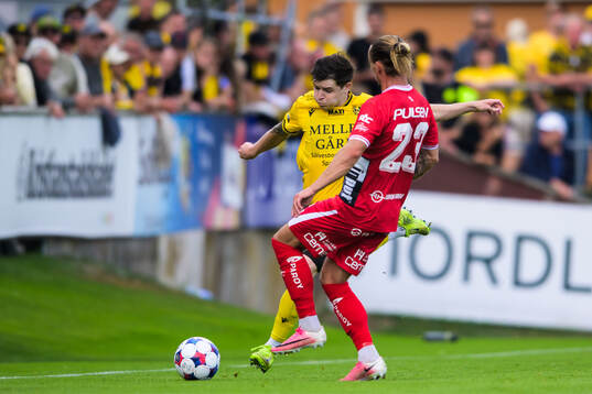 Elfsborgs Niklas Hult och Mjällbys Ian Hoffmann