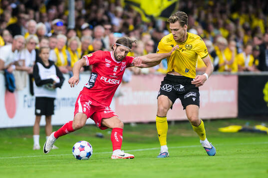 Elfsborgs Arber Zeneli och Mjällbys Villiam Granath
