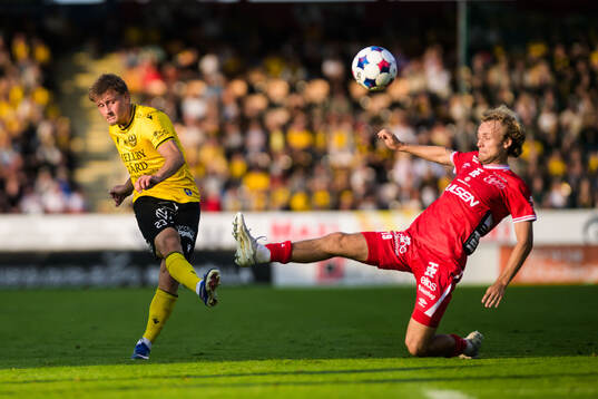 Mjällbys Aki Samuelsen och Elfsborgs Julius Beck