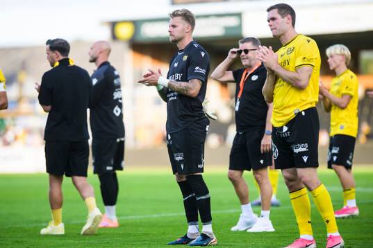 Mjällbys målvakt Robin Wallinder och Jacob Bergström