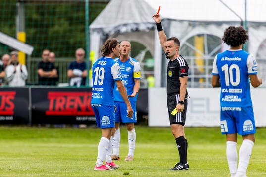 Oddevolds Hugo Engström får rött kort