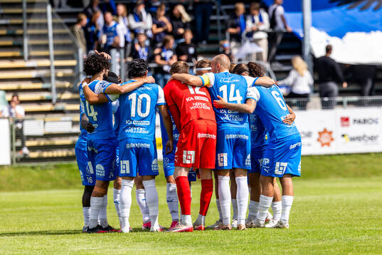 Ljungskiles spelare laddar för match