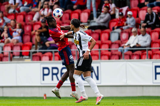 Östers Kingsley Gyamfi och Landskronas Enes Hebibovic