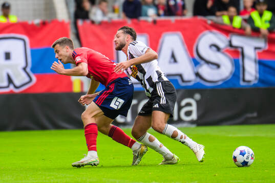 Östers Filip Olsson och Landskronas Allen Smajic