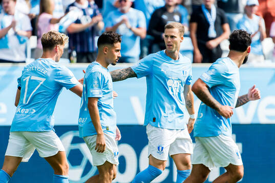 Malmö FFs Diego Garcia jublar med lagkamrater