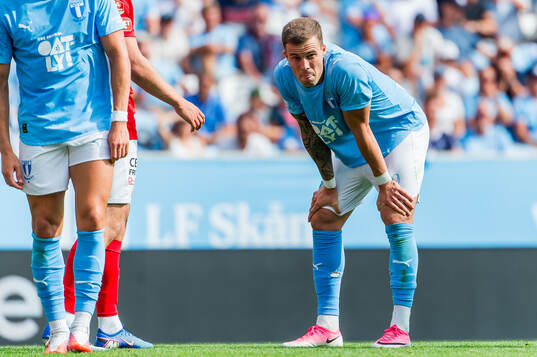 Malmö FFs Jens Stryger Larsen och Diego Garcia deppar