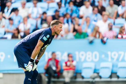 Malmö FFs målvakt Robin Olsen deppar