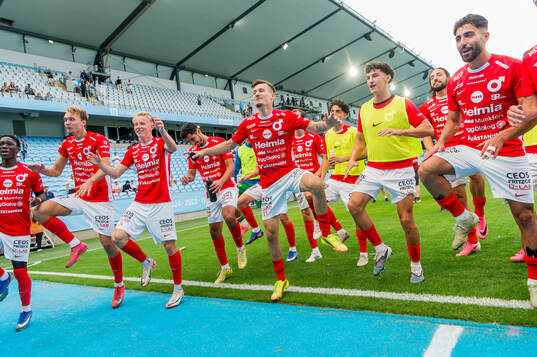 Degerfors spelare jublar