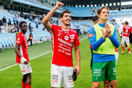 Degerfors Karim Boutera och målvakt Wille Jakobsson jublar