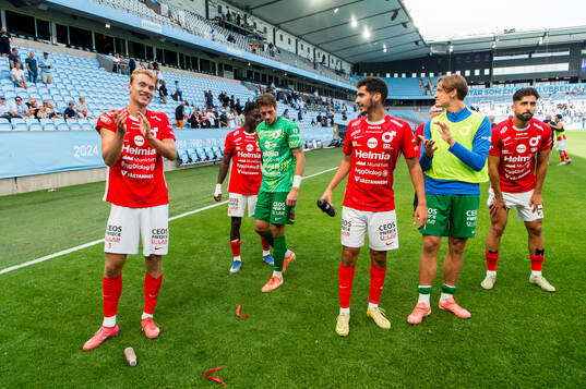 Degerfors spelare jublar
