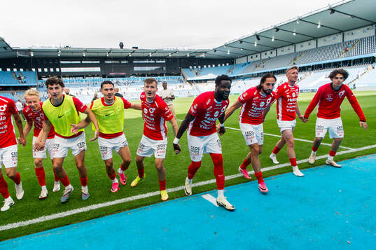Degerfors spelare jublar
