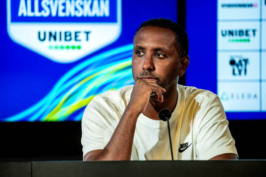Degerfors huvudtränare Henok Goitom på en presskonferens