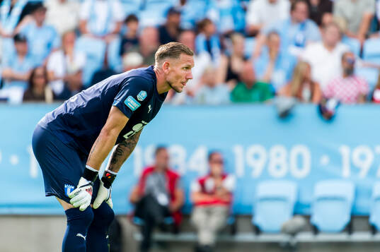 Malmö FFs målvakt Robin Olsen deppar