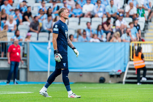 Malmö FFs målvakt Robin Olsen deppar