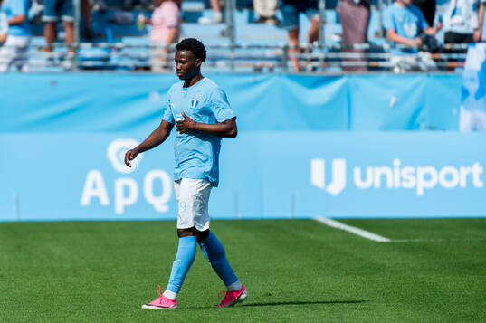 Malmö FFs Isaac Assibu deppar