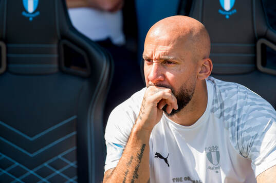 Malmö FFs assisterande tränare Guillermo Molins deppar