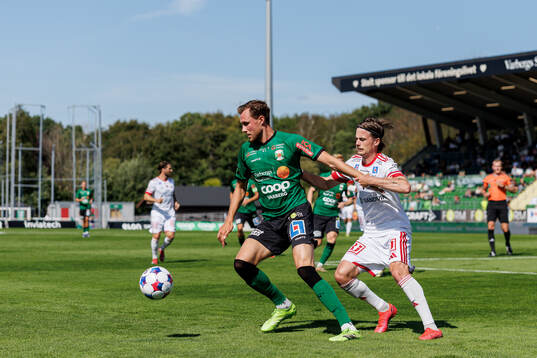 Bläddra bland fler bilder av Fotboll, Superettan, Varberg - Sandviken