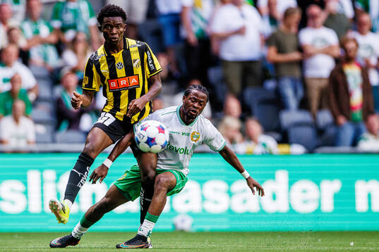 Häckens Abdoulaye Doumbia och Hammarbys Frank Junior Adjei