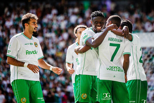 Hammarbys Ibrahima Breze Fofana och Paulos Abraham jublar