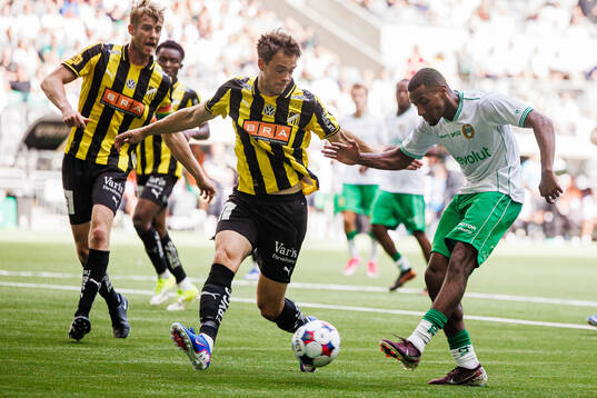 Häckens Leo Väisänen och Hammarbys Paulos Abraham