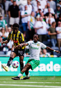 Häckens Abdoulaye Doumbia och Hammarbys Frank Junior Adjei