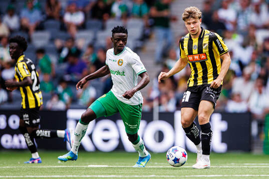 Hammarbys Ibrahima Breze Fofana och Häckens Gustav Lindgren