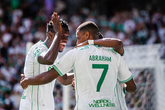 Hammarbys Ibrahima Breze Fofana och Paulos Abraham jublar