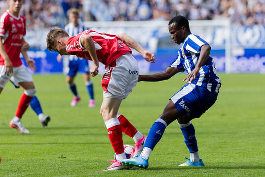 Kalmars Marius Söderbäck och IFK Göteborgs Issaka Seidu