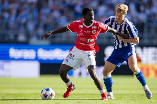 Kalmars Charles Sagoe Jr och IFK Göteborgs David Kruse