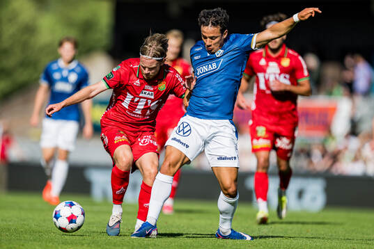 GAISs Oscar Pettersson och Halmstads Hussein Carneil