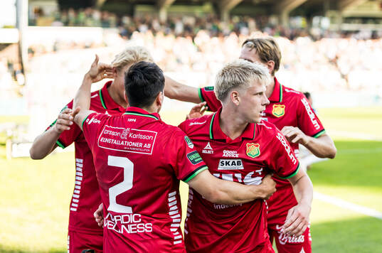 GAIS-spelarna jublar