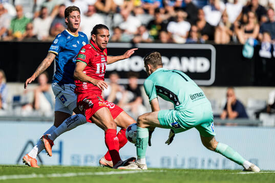 Halmstads Gabriel Wallentin och GAISs Nikola Vasic och